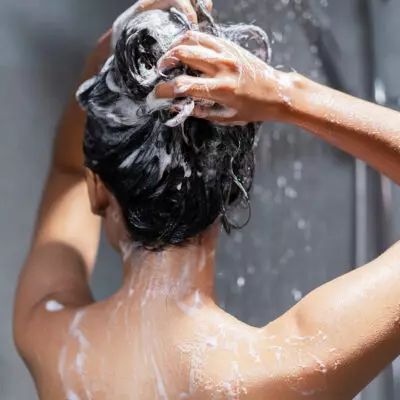 Секреты здоровых волос: трихолог дает советы по мытью головы