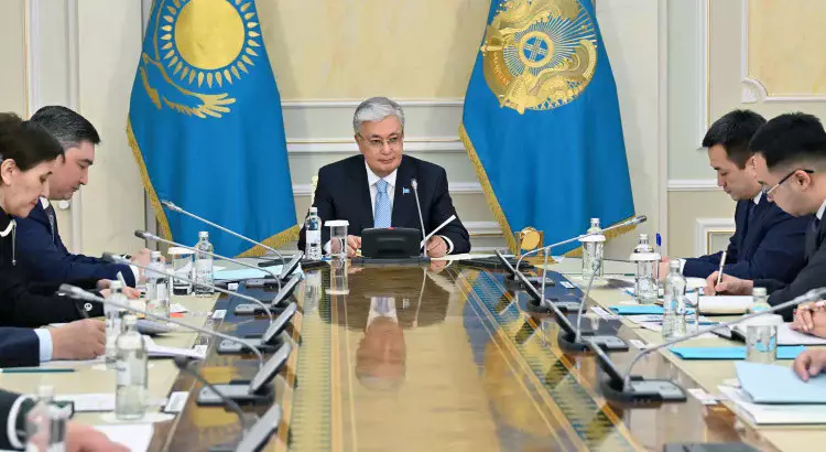 Паводки в Казахстане: Токаев поручил держать на особом контроле вопросы продбезопасности