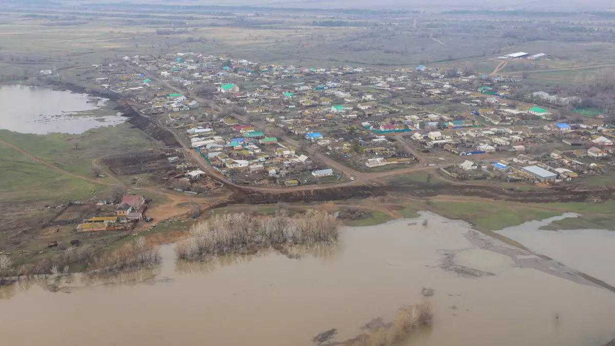 Талые воды подтопили семь участков дорог в Казахстане