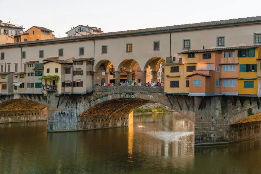 Знаменитый мост Понте Веккьо во Флоренции закроют на два года