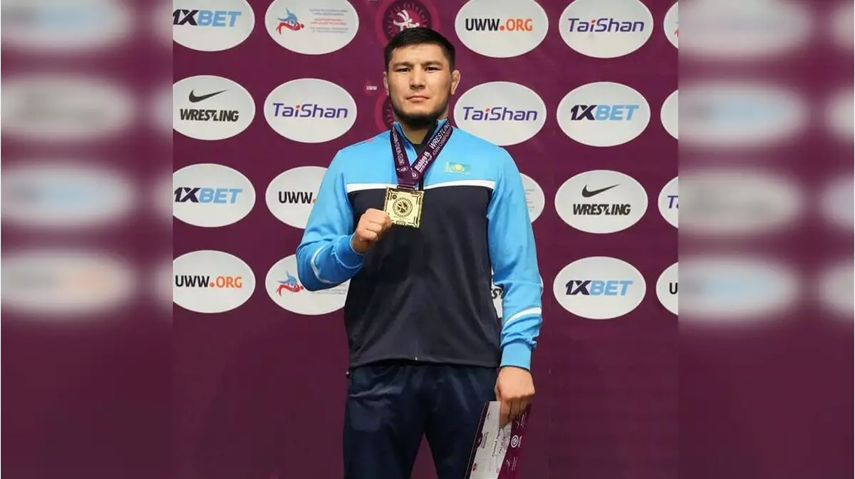 Казахстанец одержал победу на чемпионате Азии по вольной борьбе
