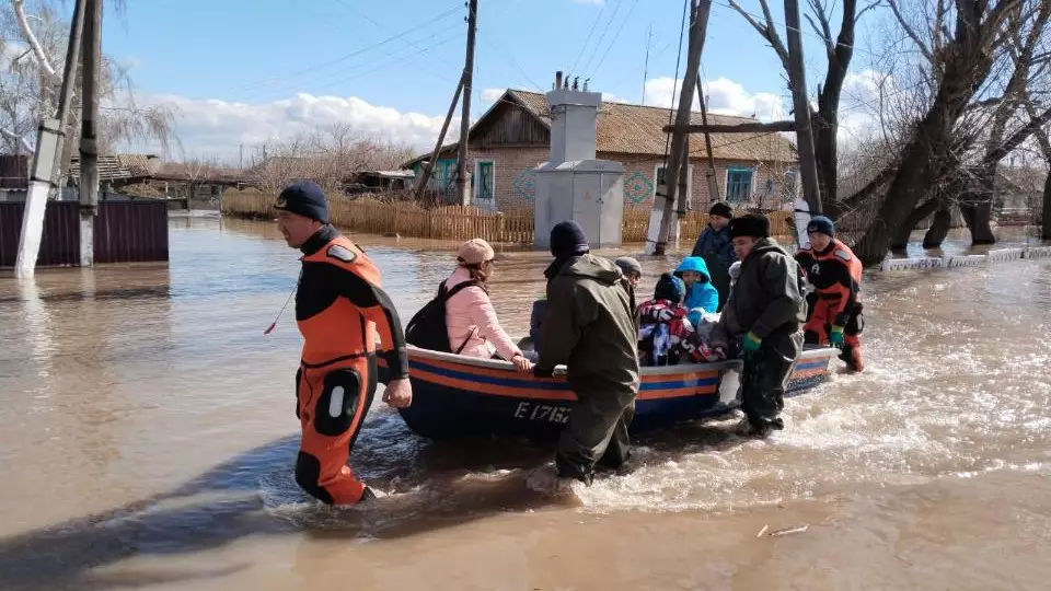 Паводки в Казахстане: число эвакуированных превысило 102 тысячи