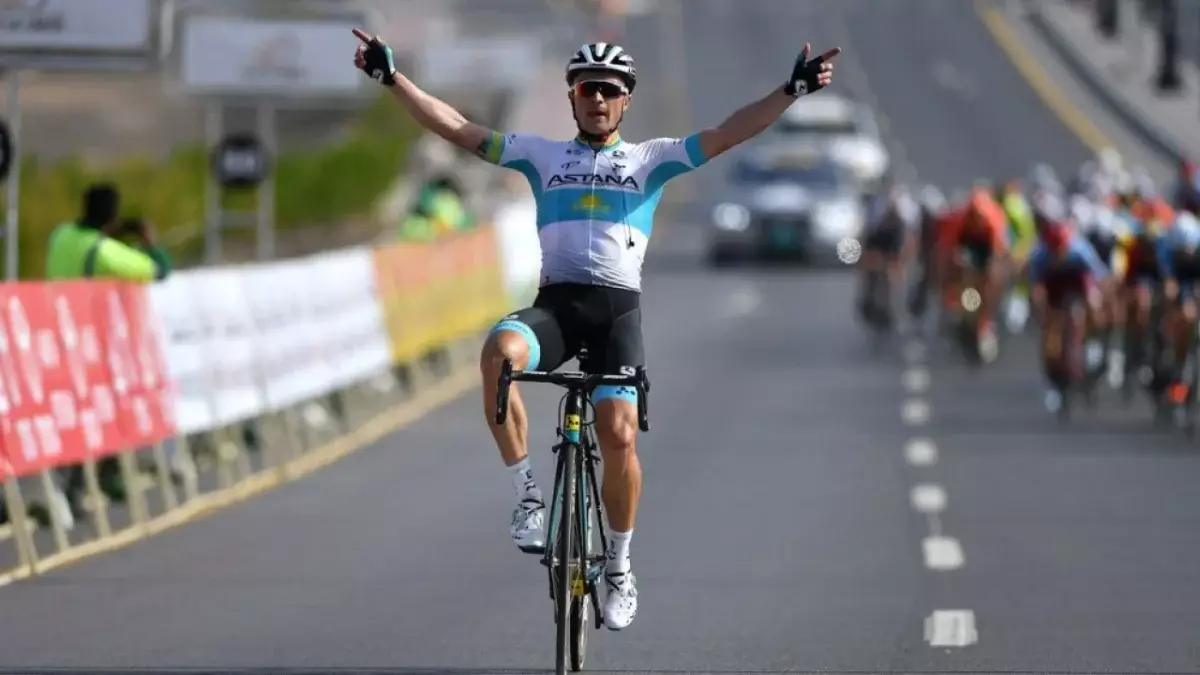 Казахстанец стал чемпионом престижной велогонки в Италии
