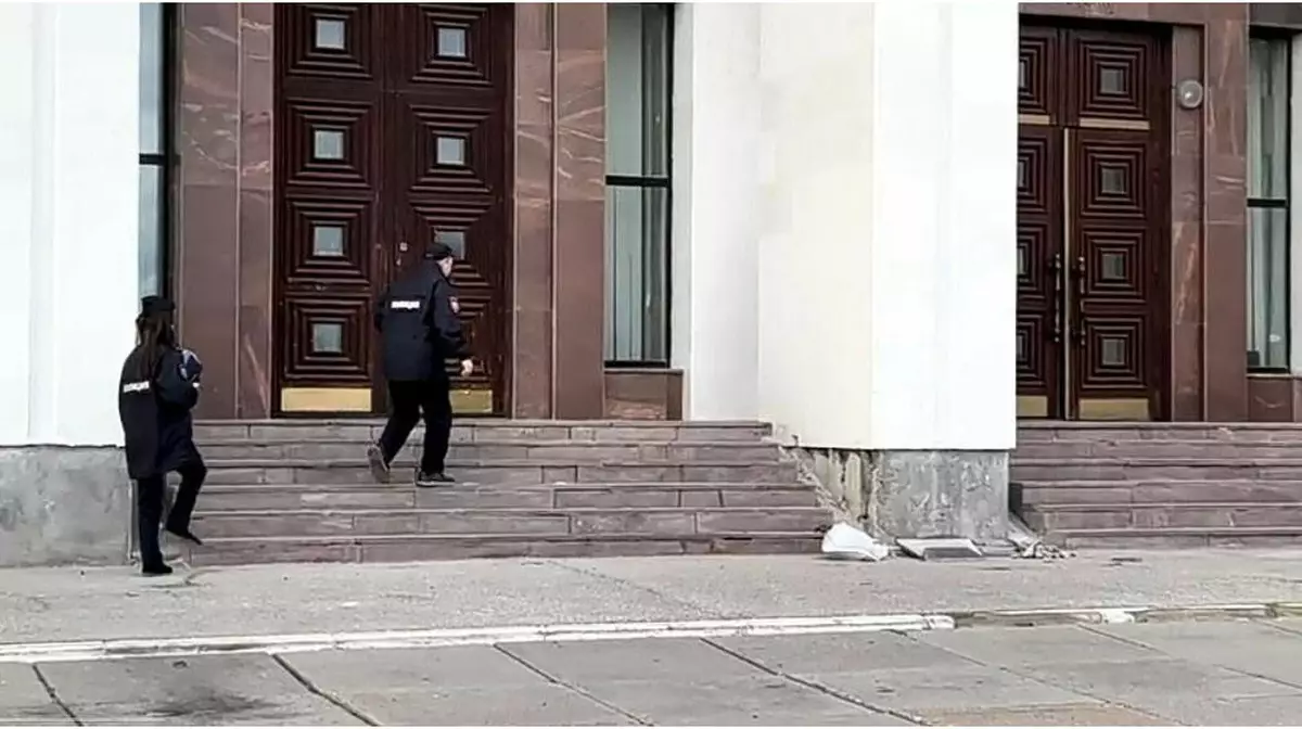 Неизвестный забросал здание правительства Владимирской области коктейлями Молотова