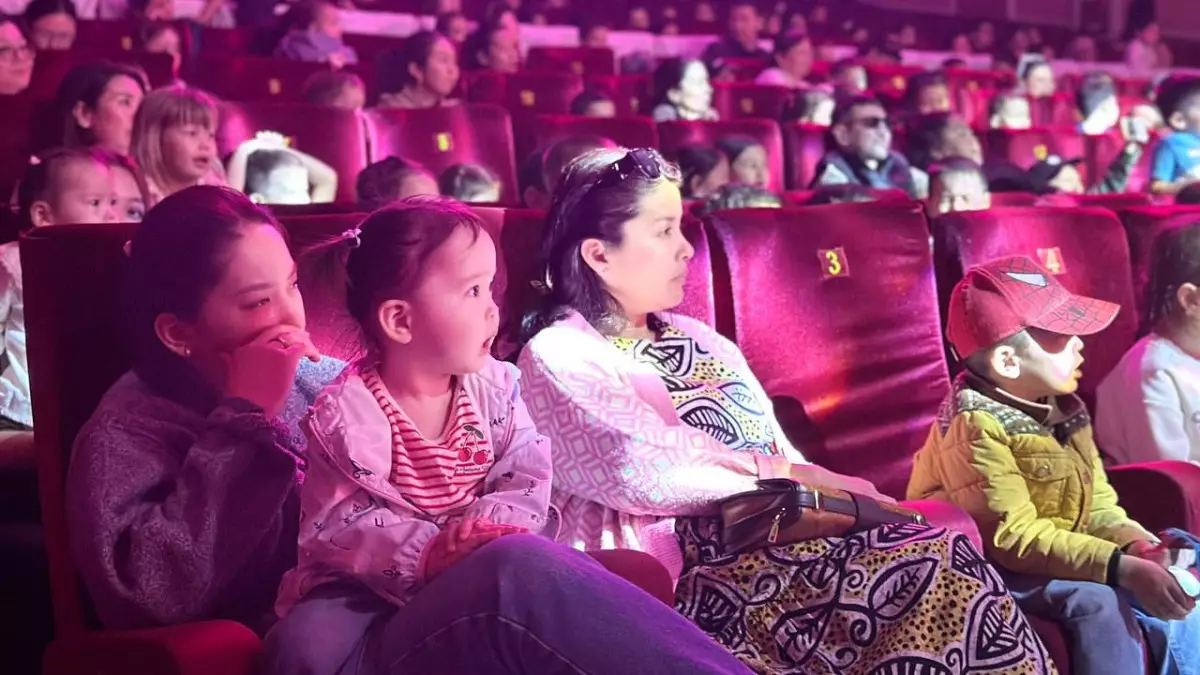 Құлсарылық балалар Жантөрин театрында ертегілік қойылым тамашалады