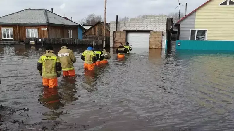 Более 16 тыс. человек эвакуировали из Оренбургской области России из-за паводков