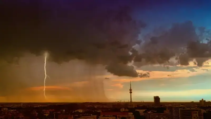Дождь, грозу и ветер прогнозируют в мегаполисах Казахстана ближайшие три дня