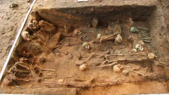 Древнее захоронение на 1000 человек нашли в центре города