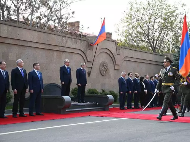 Президент прибыл с официальным визитом в Армению 