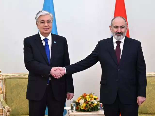 Президент провел переговоры с премьером Армении в узком составе