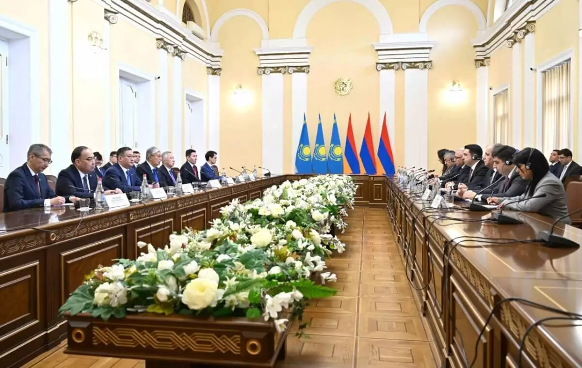 Токаев встретился с председателем Парламента Армении