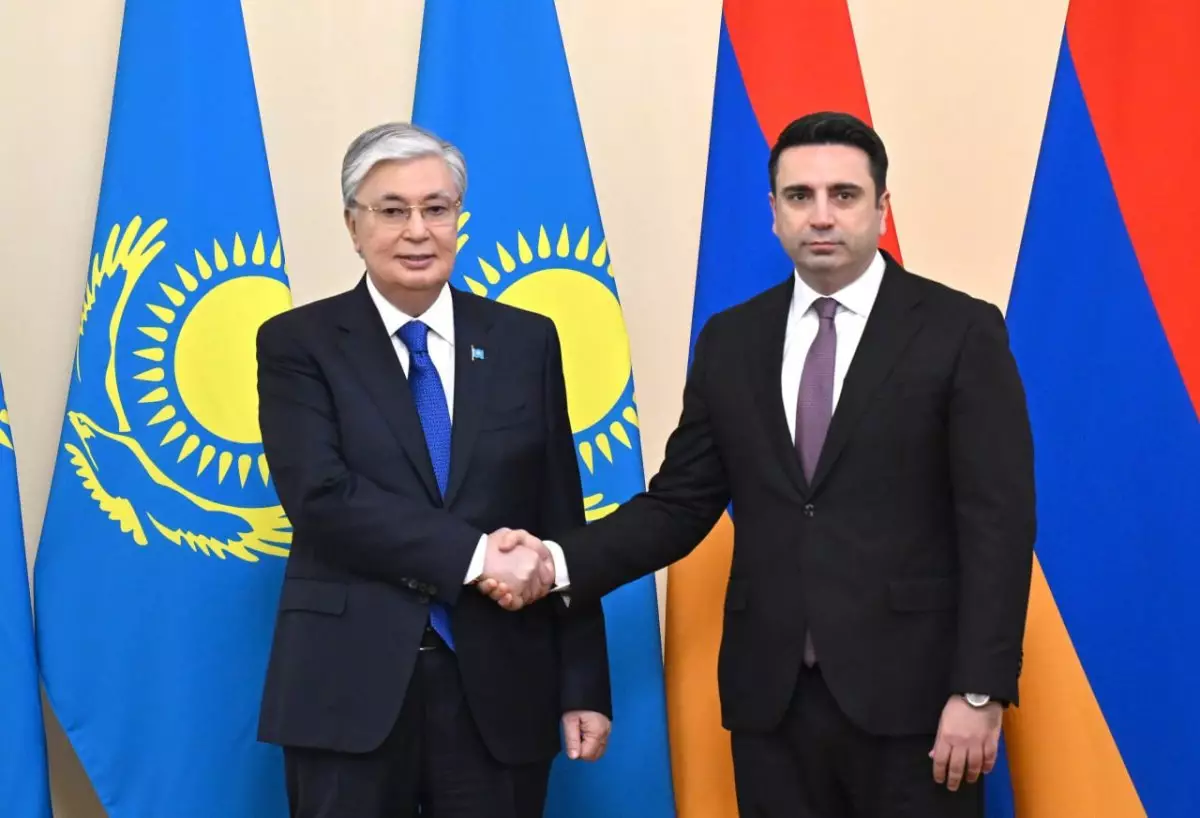 Токаев провел встречу с председателем Парламента Армении
