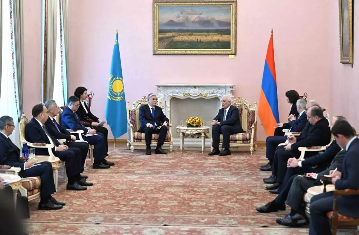 Токаев провел встречу с президентом Армении
