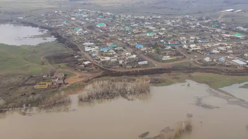 Блогер Zheka Fatbelly показал кадры с места наводнения в селе "Большая малышка"