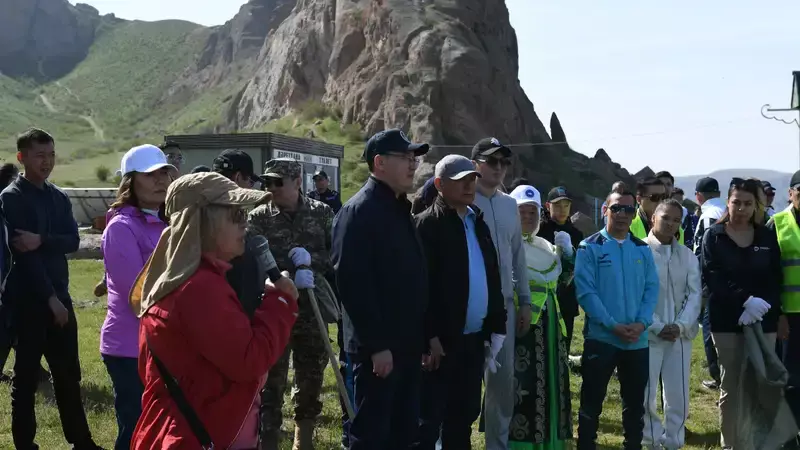 Алматы облысында өңір басшысы Марат Сұлтанғазиев бастаған «Киелі мекен» акциясына 300-ге жуық адам қатысты