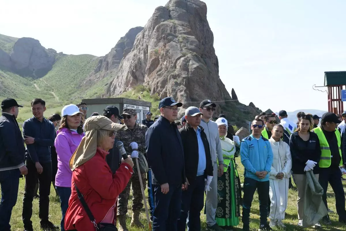 Аким области Марат Султангазиев запустил акцию «Киелі мекен»