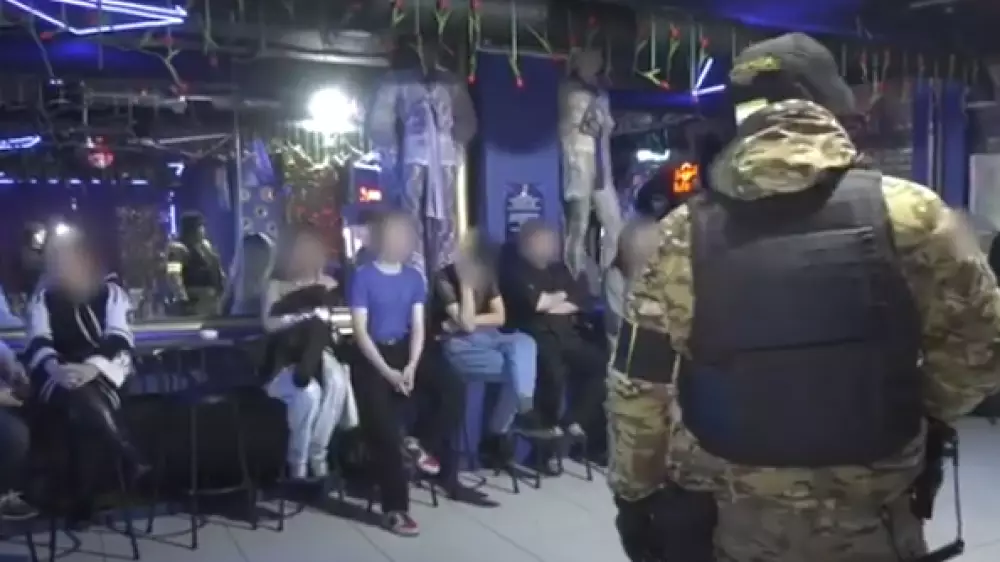 Полицейский спецназ провел операцию в ночном клубе Астаны
