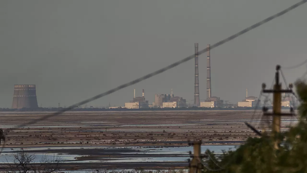 МАГАТЭ предупреждает, что нападение на Запорожскую АЭС ставит мир под угрозу