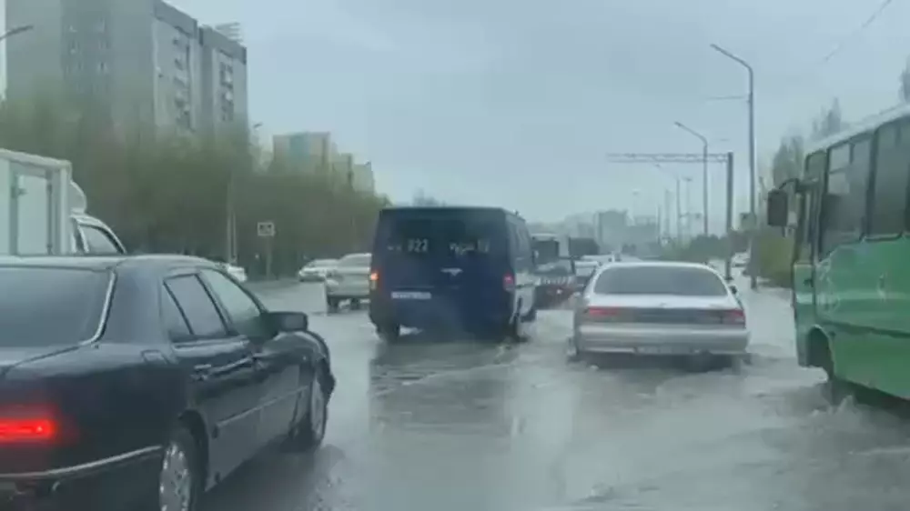 Сильный ливень обрушился на Алматы