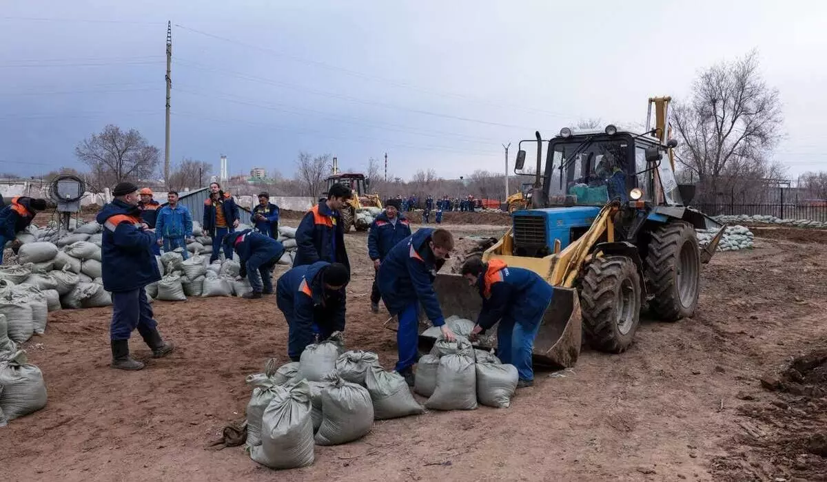 Как в Уральске защищают стратегические объекты от затопления (ВИДЕО)