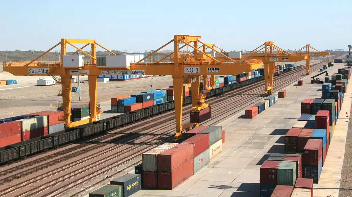 Китай и Кыргызстан планируют возвести железнодорожный порт