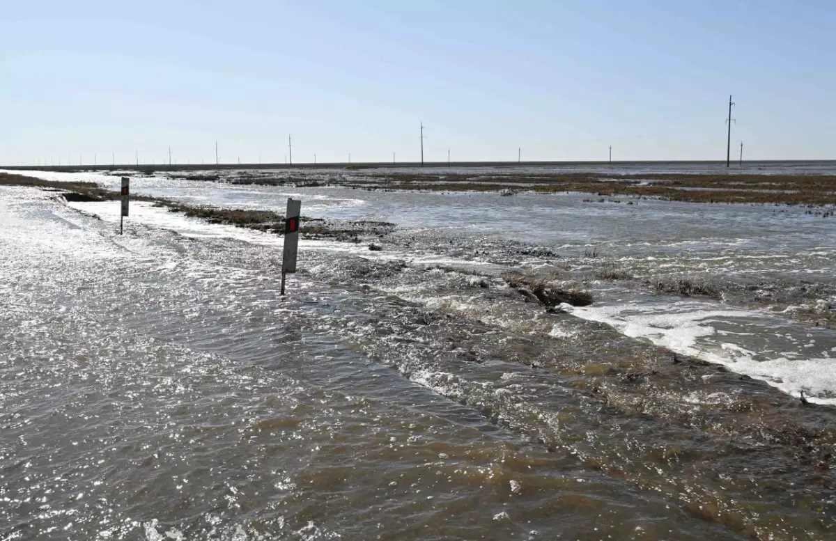 Талые воды затопили дороги в трех областях Казахстана