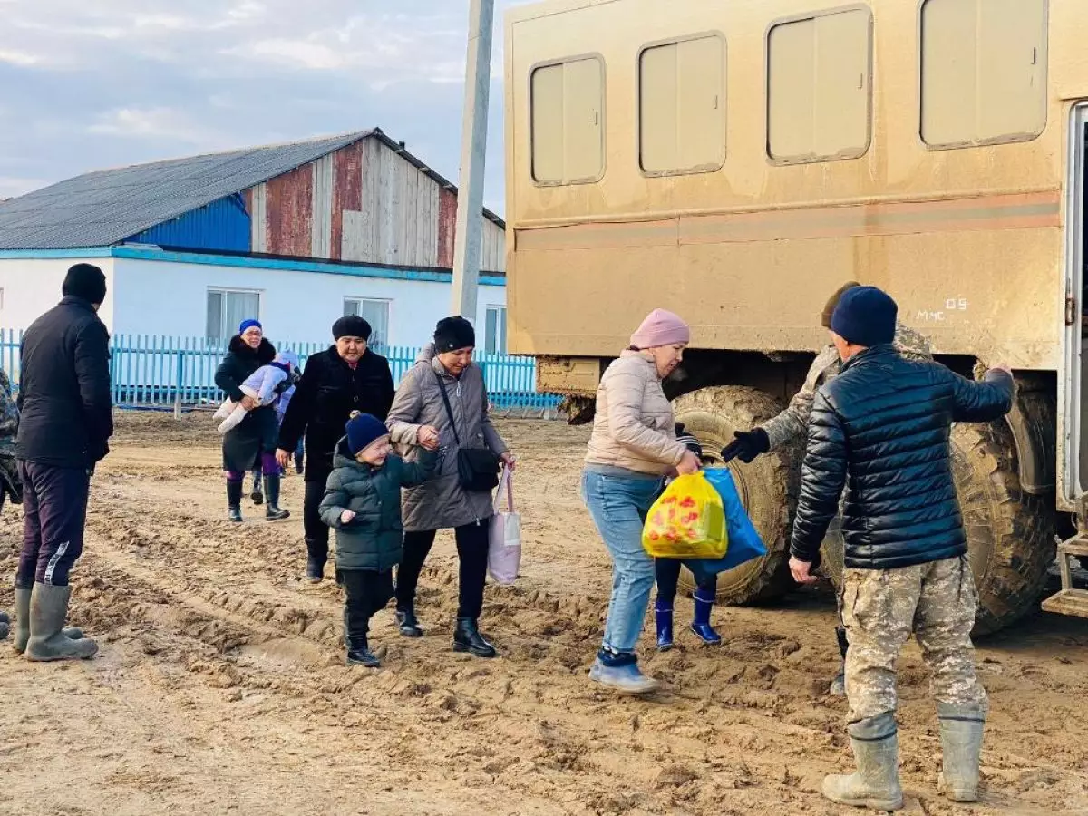 Половодье в Казахстане: более 13,5 тысяч человек вернулись в свои дома