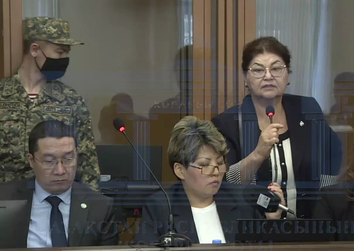 Мать Бишимбаева впервые выступила в защиту сына в суде