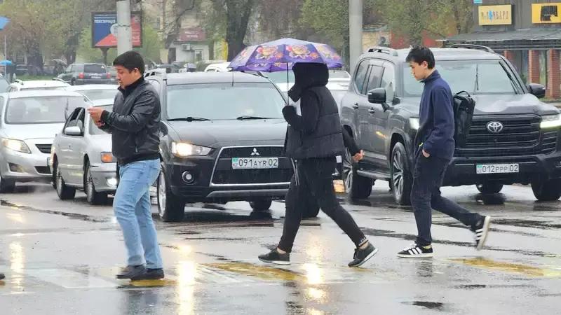 Фоторепортаж из дождливого Алматы