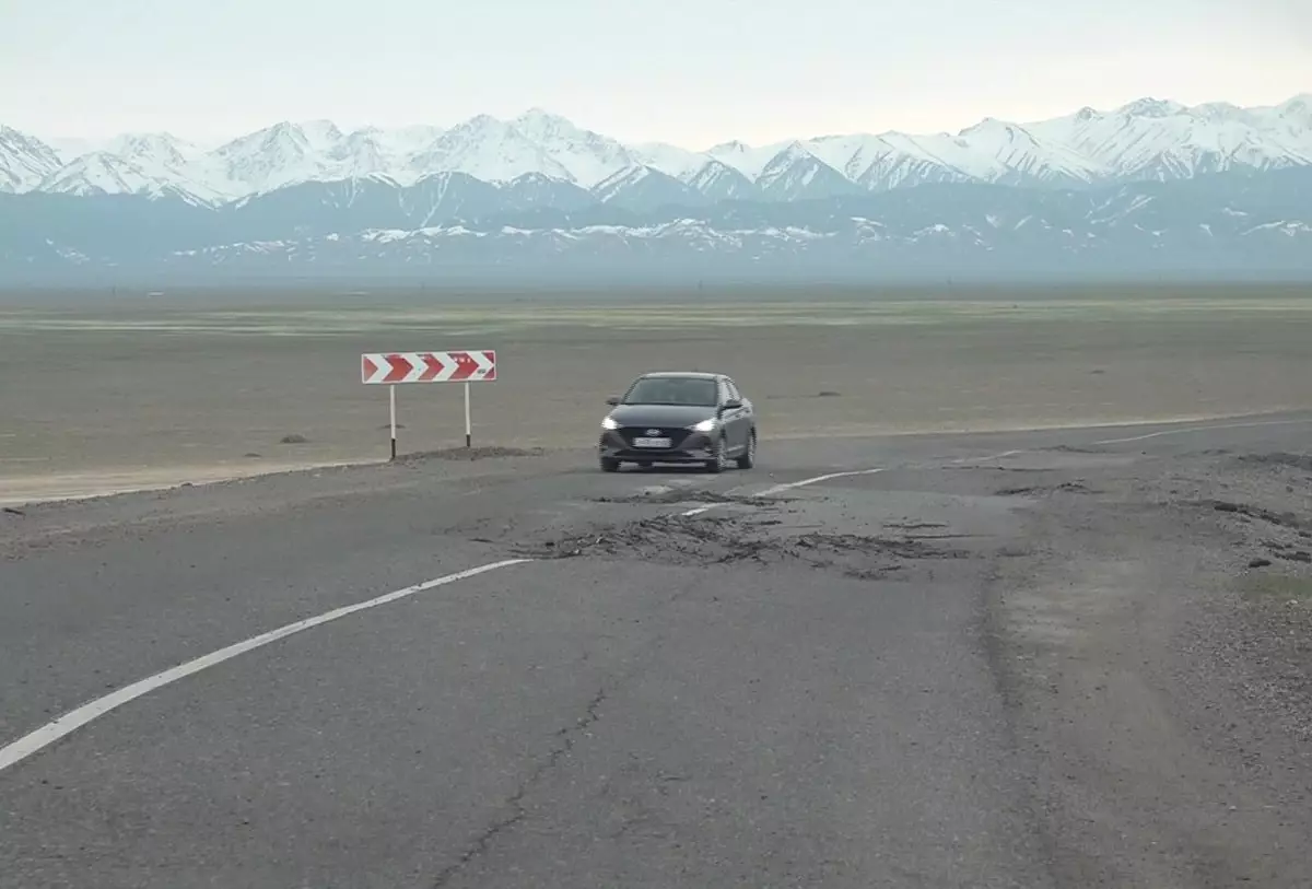 Требует ремонта: водители жалуются на республиканскую трассу Кеген-Алматы