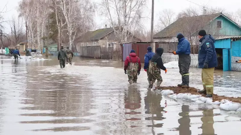 "Кселл" продолжает оказывать меры поддержки для пострадавших от паводков казахстанцев