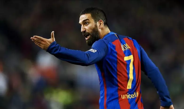 Бывший игрок "Барселоны" обвиняется в порче недвижимости стоимостью 230 тысяч евро