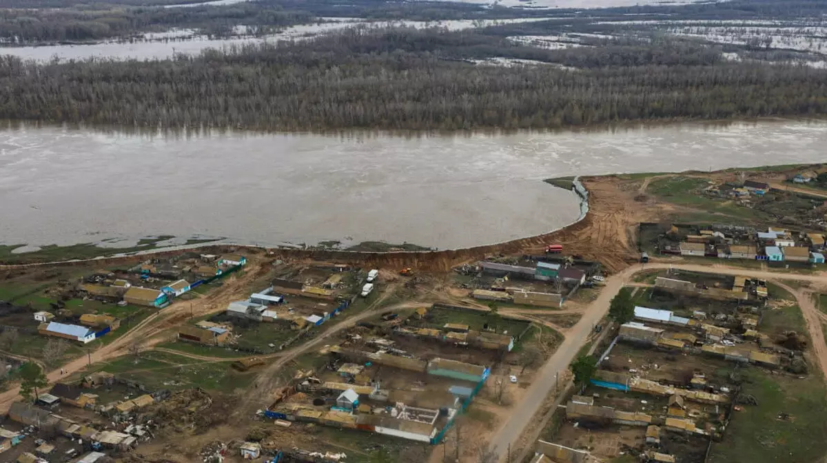 5732 жилых дома остаются подтопленными в Казахстане