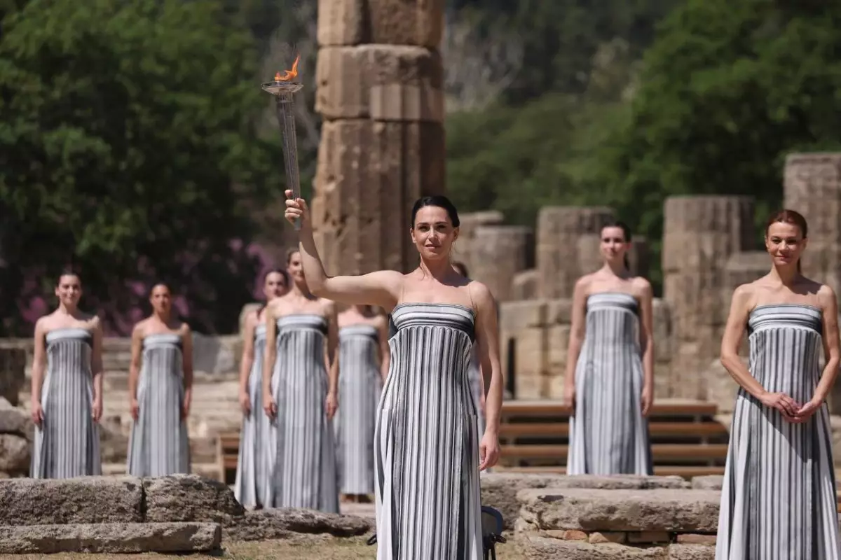 Ежелгі Грекияда Париж Олимпиадасының алауы жағылды (ВИДЕО)