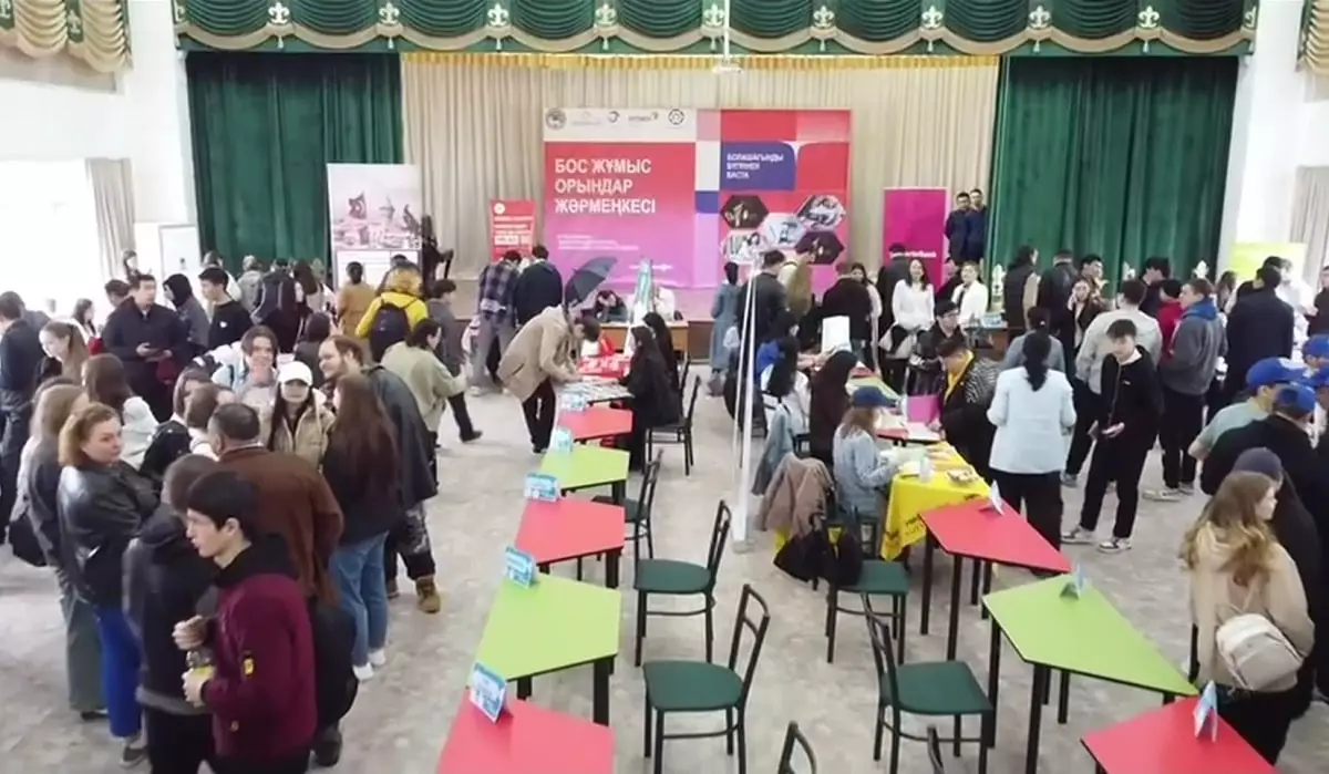 Помощь в трудоустройстве: в Алматы состоялась ярмарка вакансий