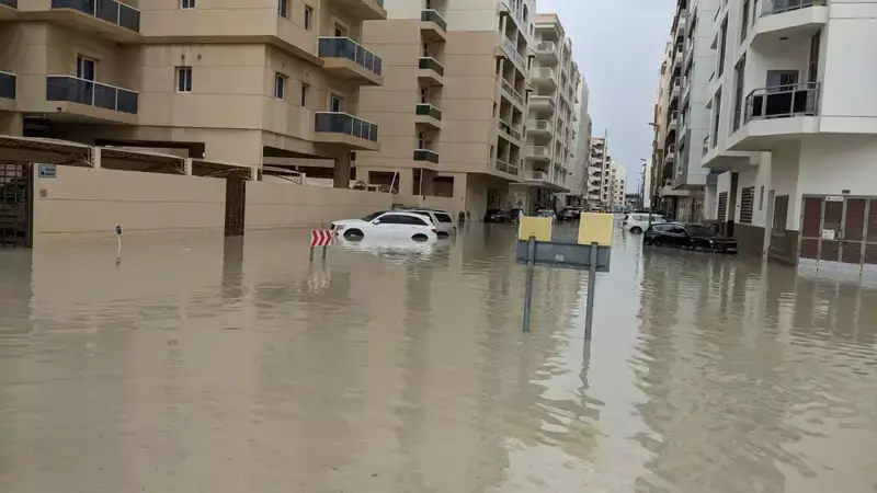Дубай затопило из-за экстремальных ливней