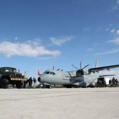 Летчики Минобороны доставили в города Петропавловск и Уральск гуманитарную помощь