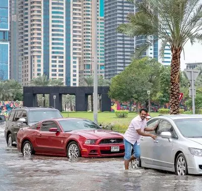Дубай затопило после проливных дождей