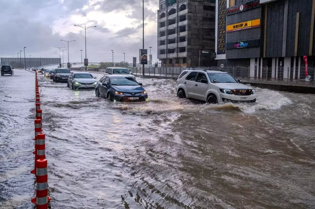 Дубай затопило из-за сильных ливней