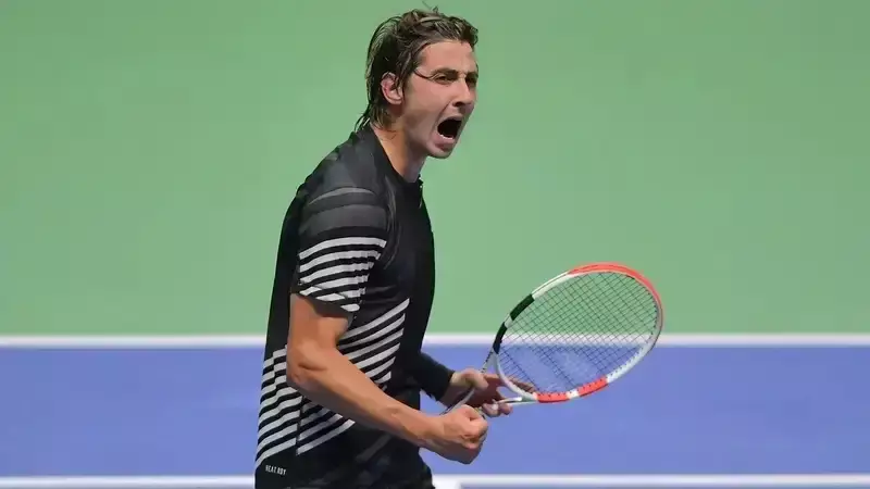 Александр Шевченко провел первый матч на грунтовом турнире серии АТР в Германии