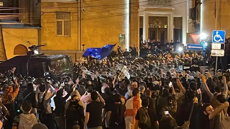 11 человек задержали силовики во время митинга в Тбилиси