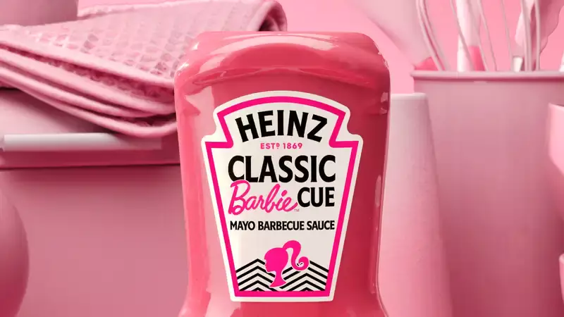 Продуктовая компания выпустила розовый соус по мотивам "Барби"