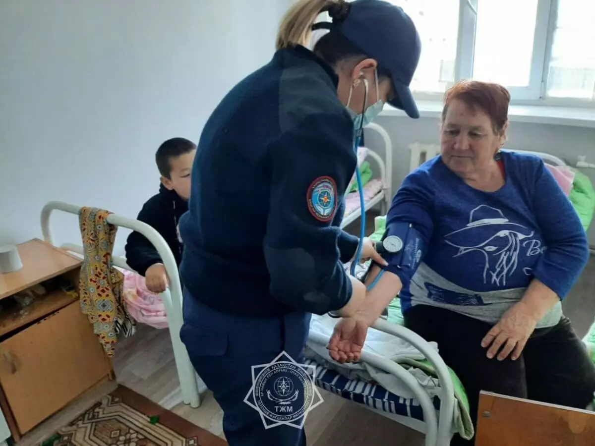 Психологи работают в зоне наводнений в Казахстане