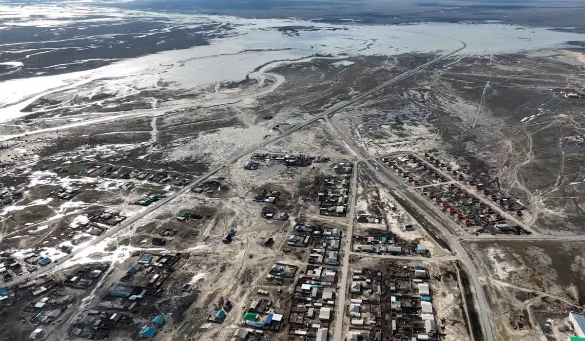 Уровень воды растет в реке Урал в Казахстане