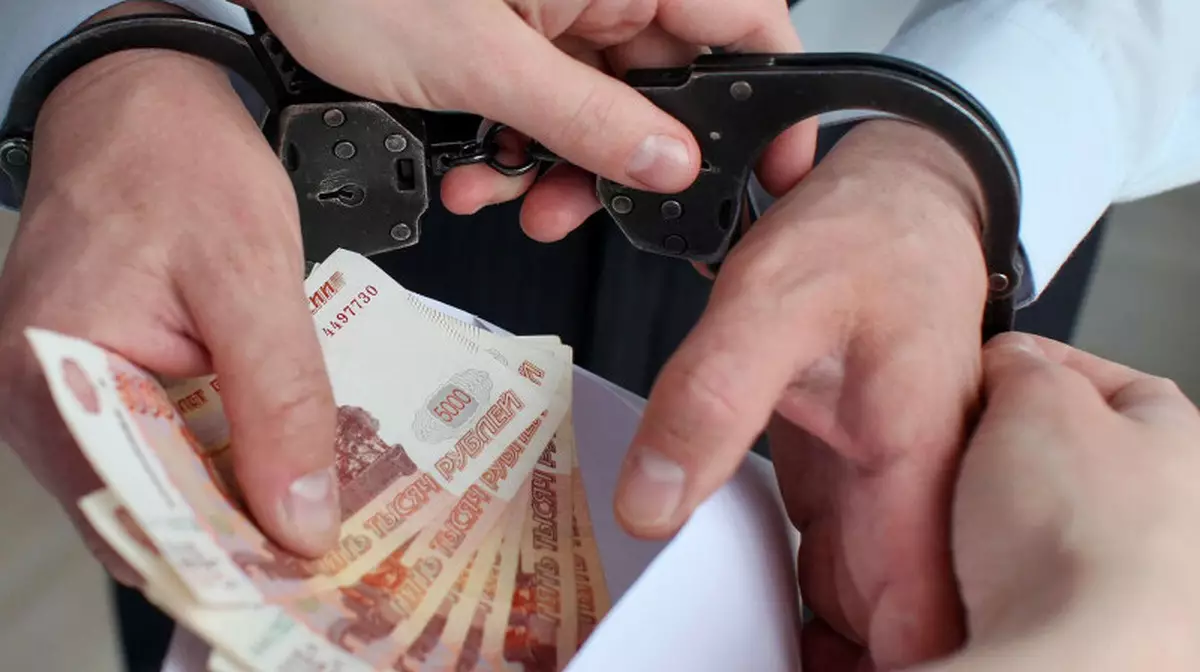 Экс-сотрудника МВД РФ обвиняют в получении рекордной взятки в размере 5 млрд рублей