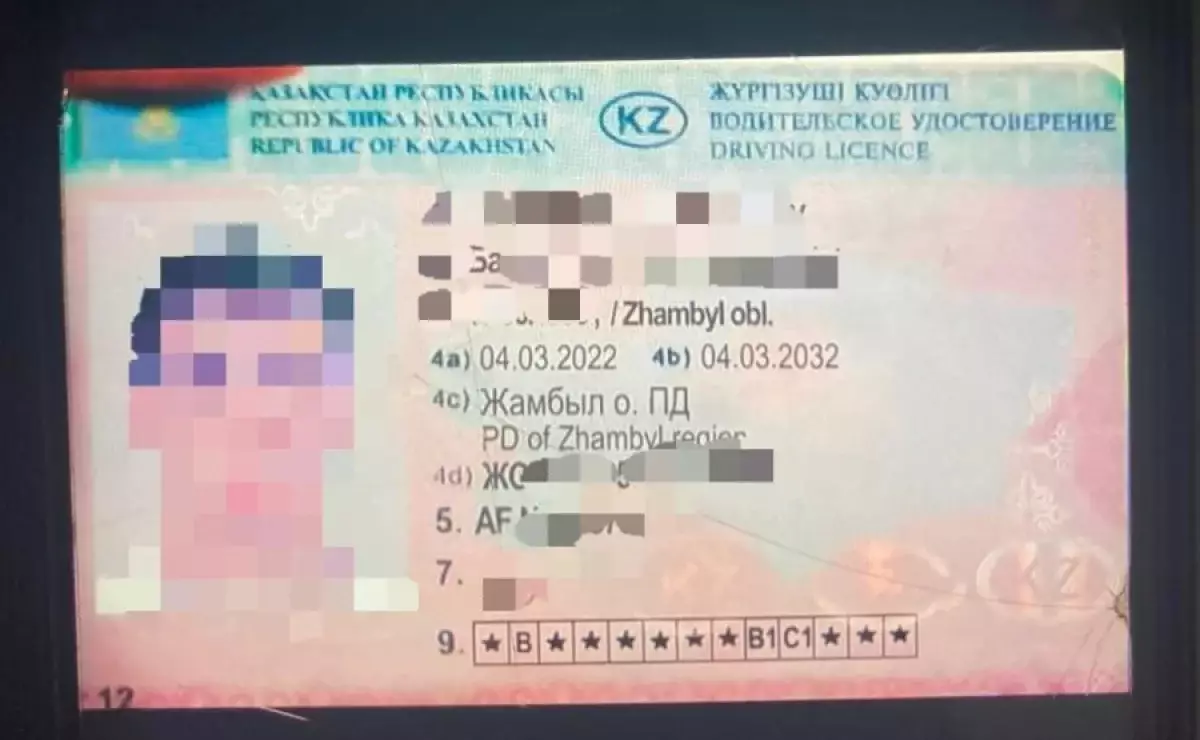 60 тыс водительских прав выдали казахстанцам нелегально