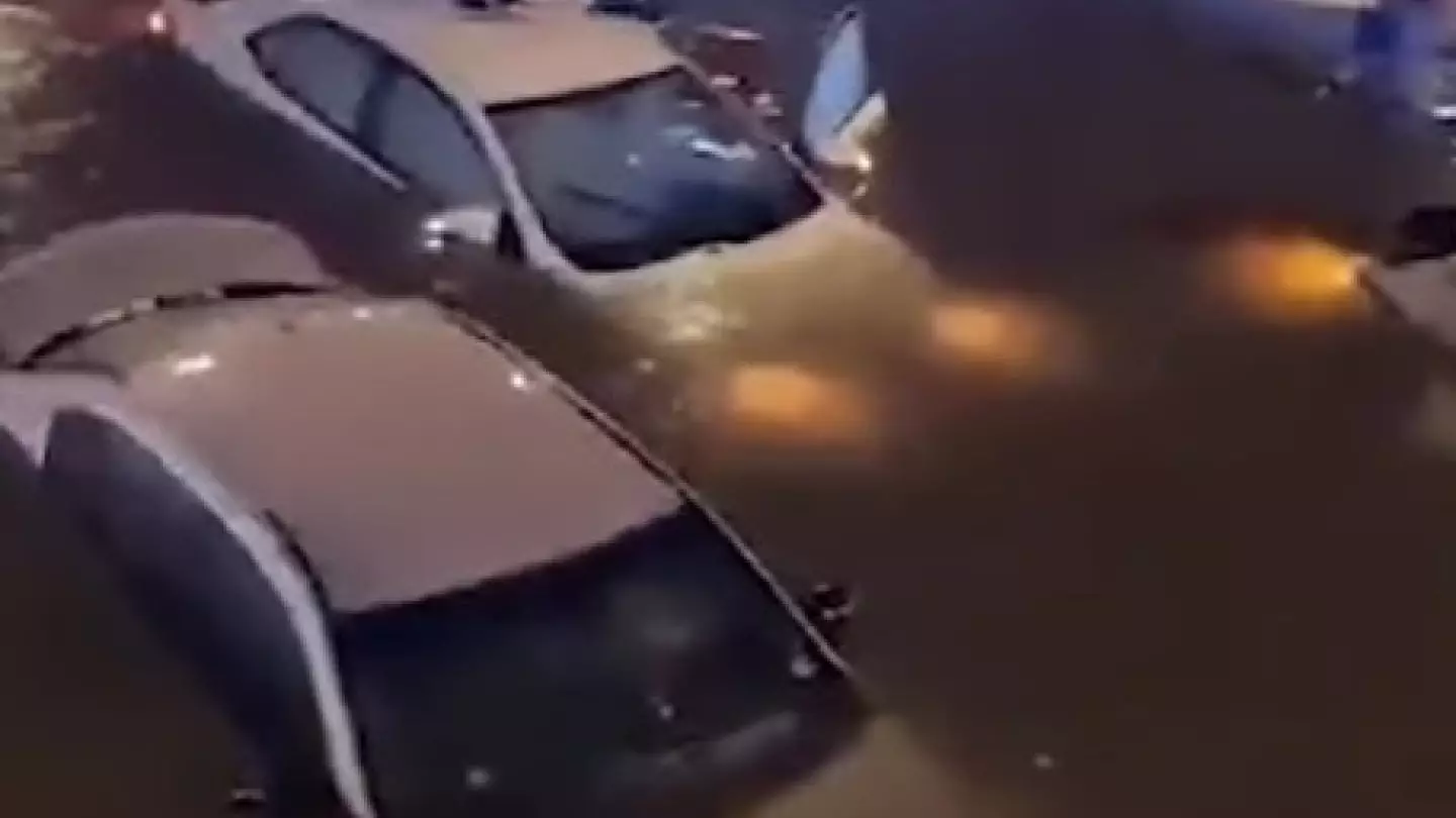 «Людей доставали из тонущих авто, никто не был готов» — жительница Дубаи о последствиях потопа