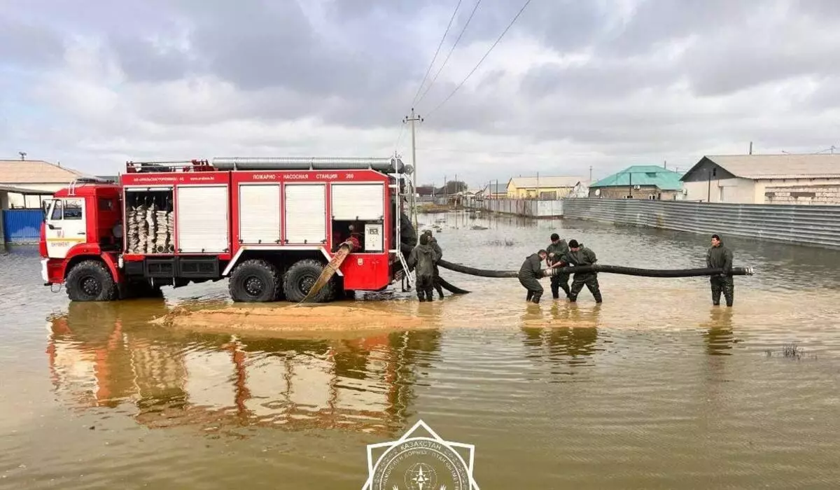 Использовать мобильные водоналивные дамбы в борьбе с паводками в Казахстане предлагает депутат