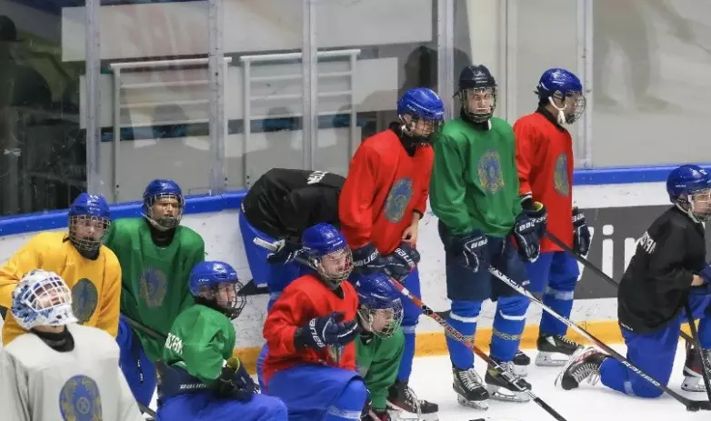 Хоккейден Қазақстан жасөспірімдер құрамасы әлем чемпионатына аттанды