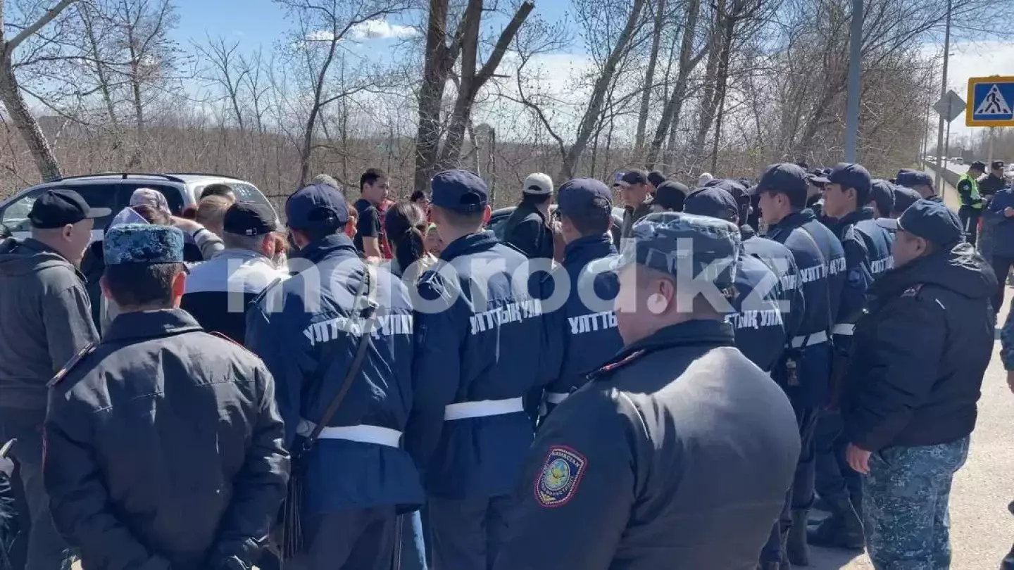 Протестующих в Уральске дачников упрекнули прокуроры: «Не отвлекайте от борьбы с паводками»